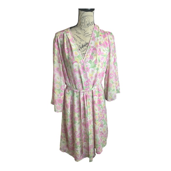 Oscar de la Renta Floral Nightgown and Robe Set - Picture 6 of 10